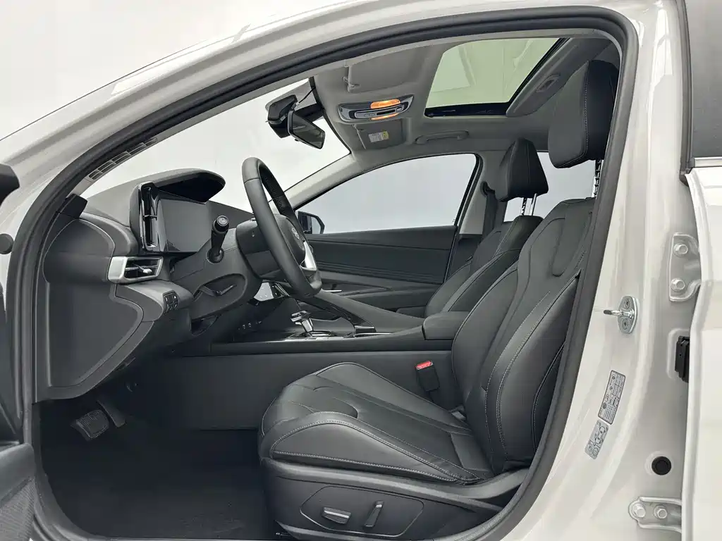 Hyundai Elantra 2022 1.5L CVT LUX Luxury