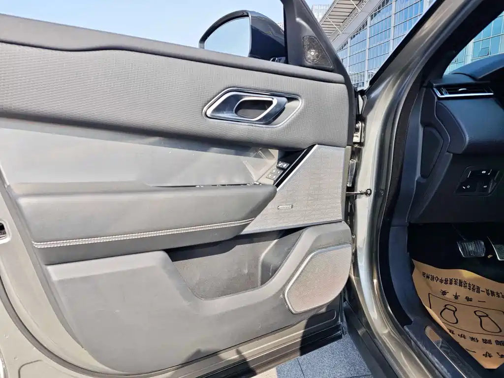 Land Rover Velar — миниатюра 8
