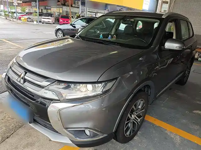 MITSUBISHI OUTLANDER 2018