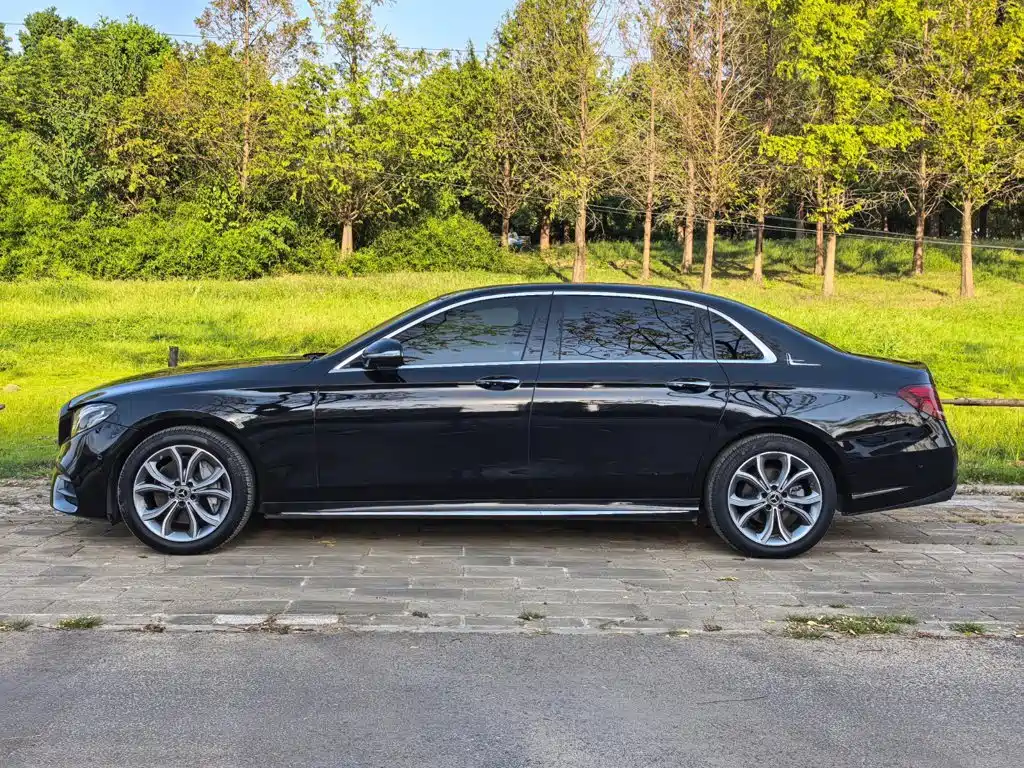 Mercedes-Benz E-Class — миниатюра 5