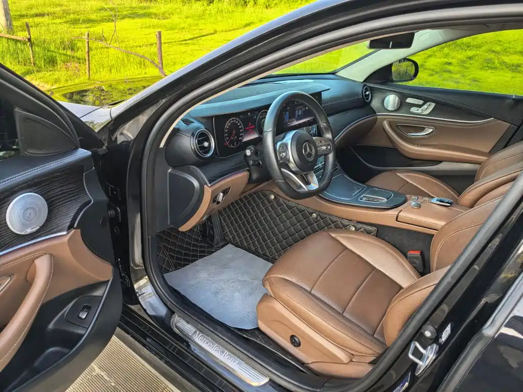 Mercedes-Benz E-Class — миниатюра 9