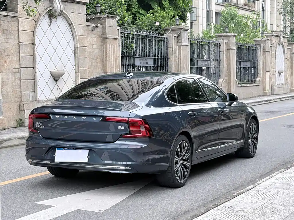 Volvo S90 — миниатюра 6