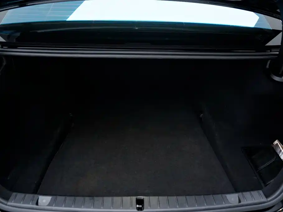 BMW 7 Series — миниатюра 9