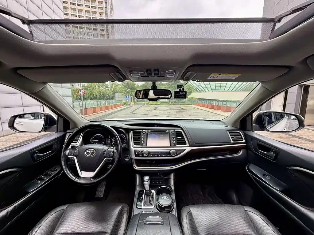 Toyota Highlander 2015 2.0T 7 мест