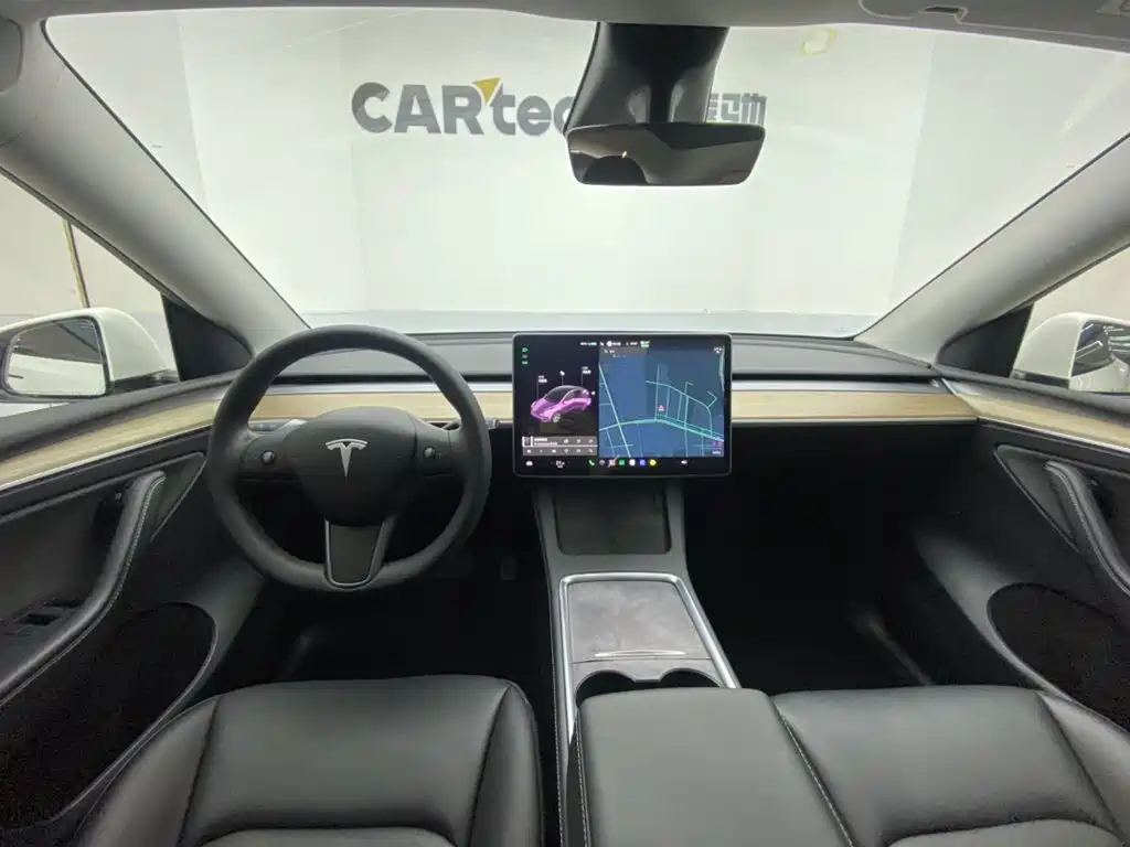 Tesla Model Y — миниатюра 13
