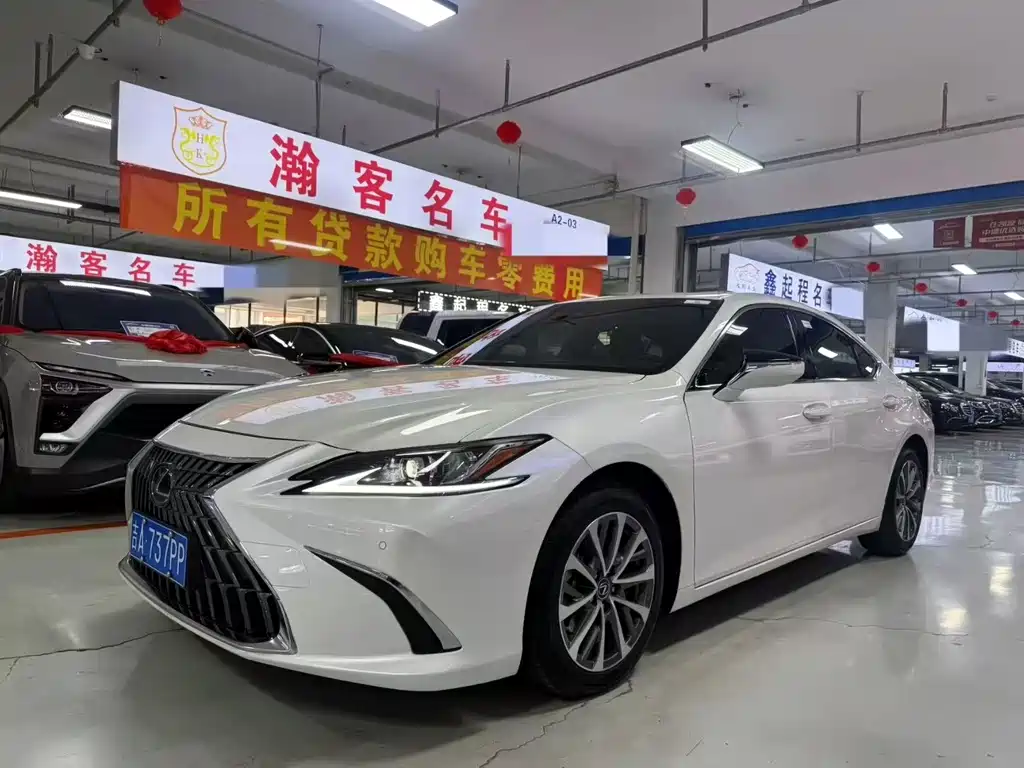 Lexus ES 2024