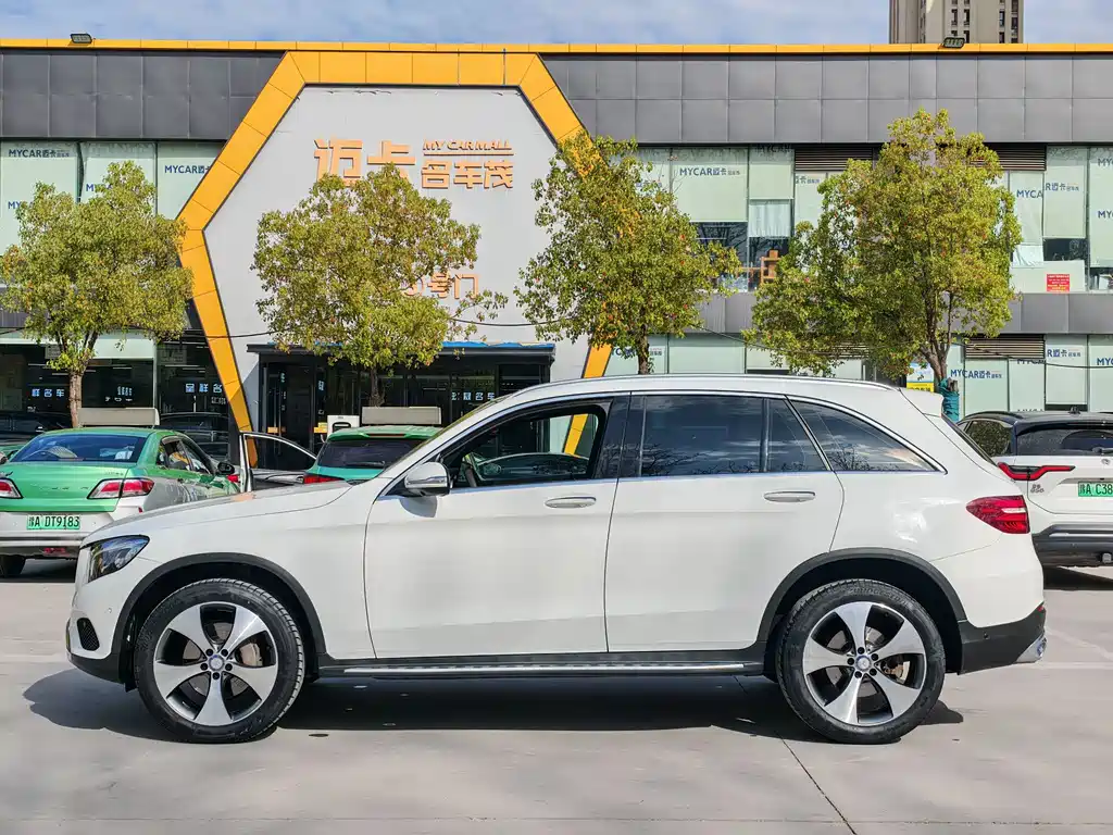 Mercedes-Benz GLC 2016 GLC 300 4MATIC Luxury