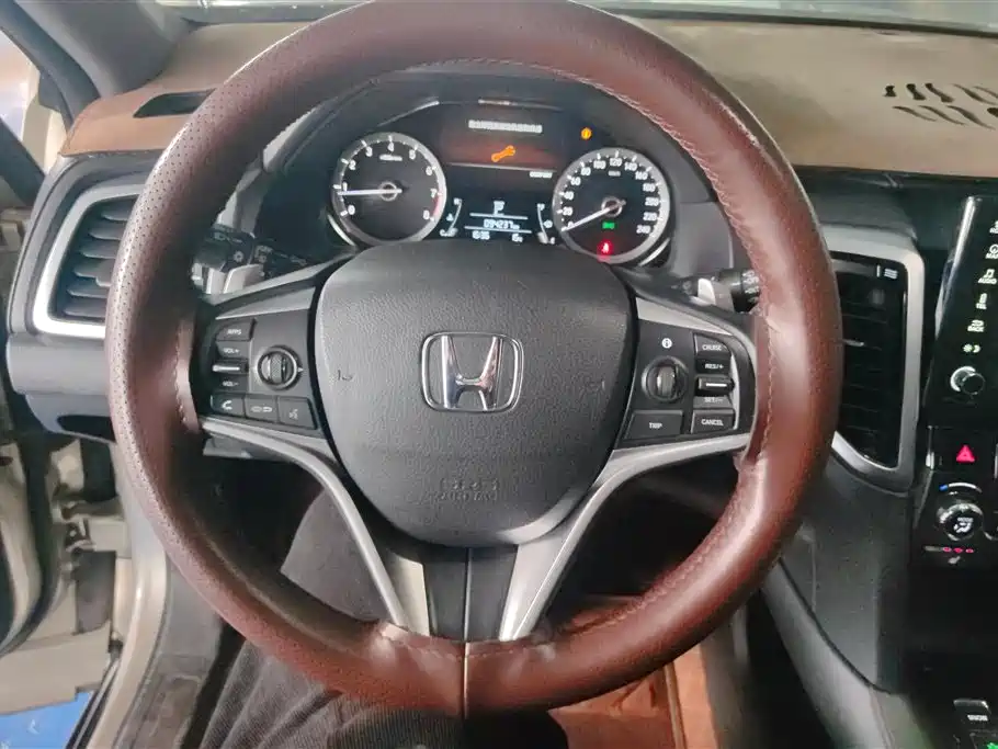 HONDA UR V