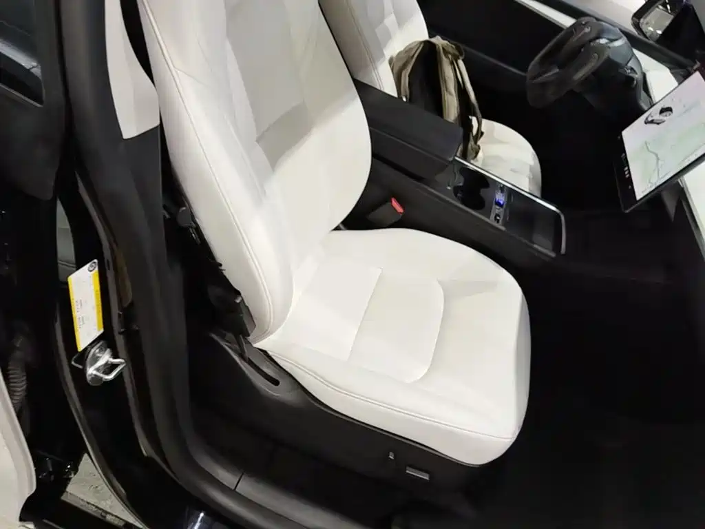 Tesla Model Y — миниатюра 25