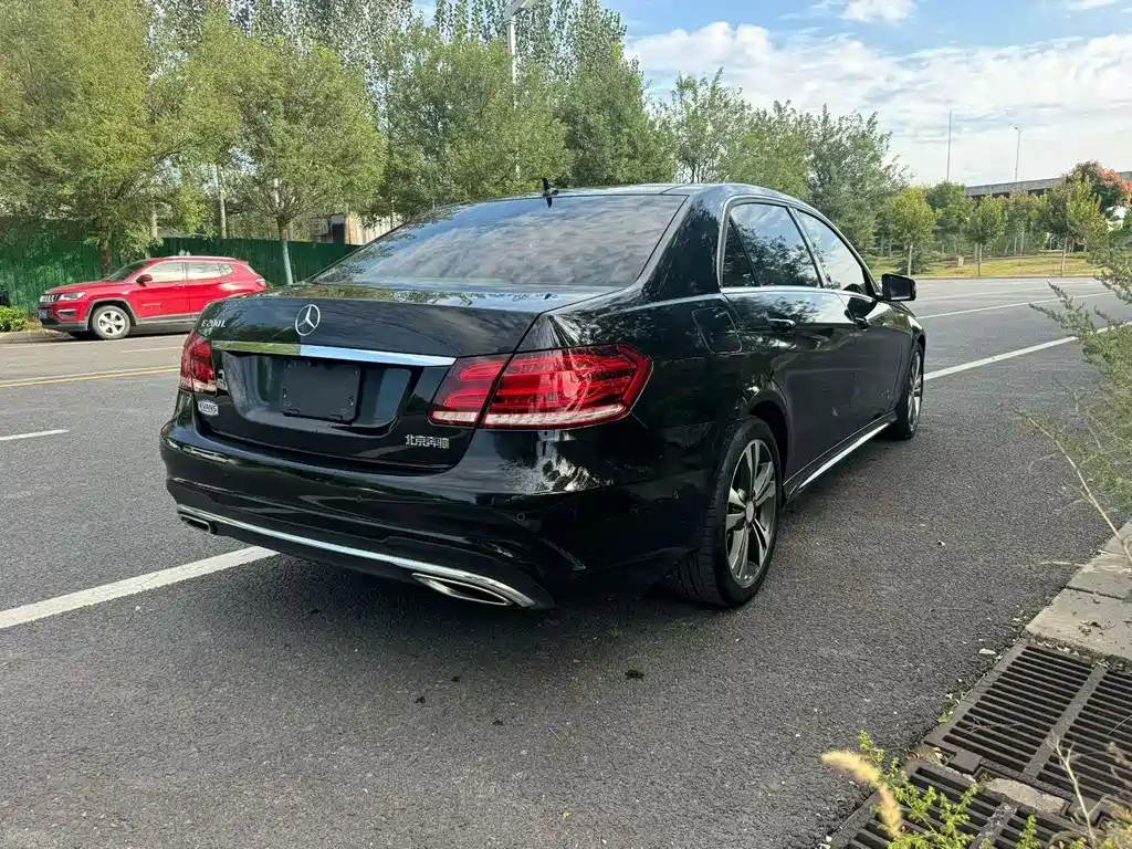 Mercedes-Benz E-Class — миниатюра 9
