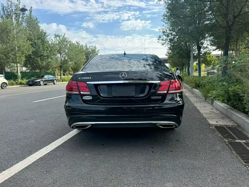 Mercedes-Benz E-Class — миниатюра 8