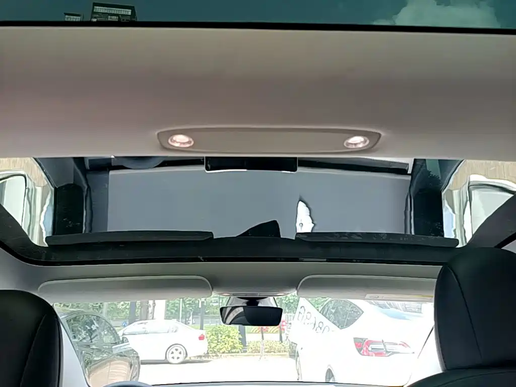 Tesla Model 3 — миниатюра 18