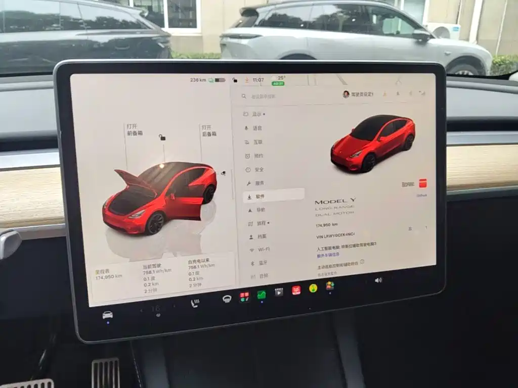 Tesla Model Y — миниатюра 12