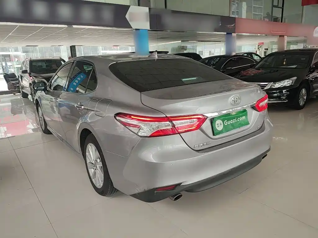 Toyota Camry — миниатюра 5