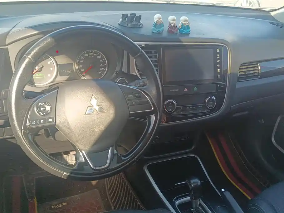 MITSUBISHI OUTLANDER