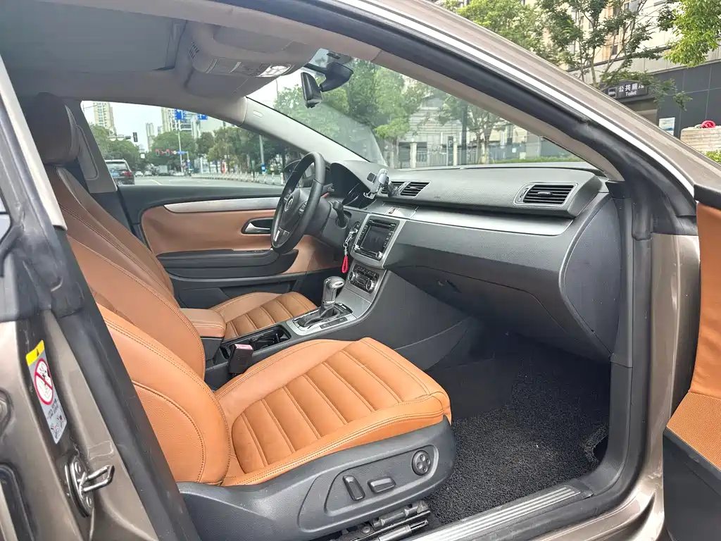 Volkswagen FAW - Passat CC CC 2010 2.0TSI Luxury