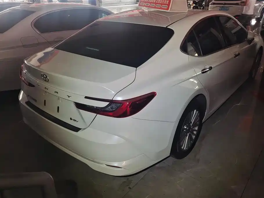 Toyota Camry 2024 2.0HE Elite