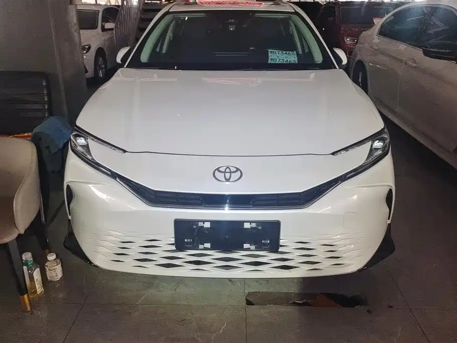 Toyota Camry 2024 2.0HE Elite