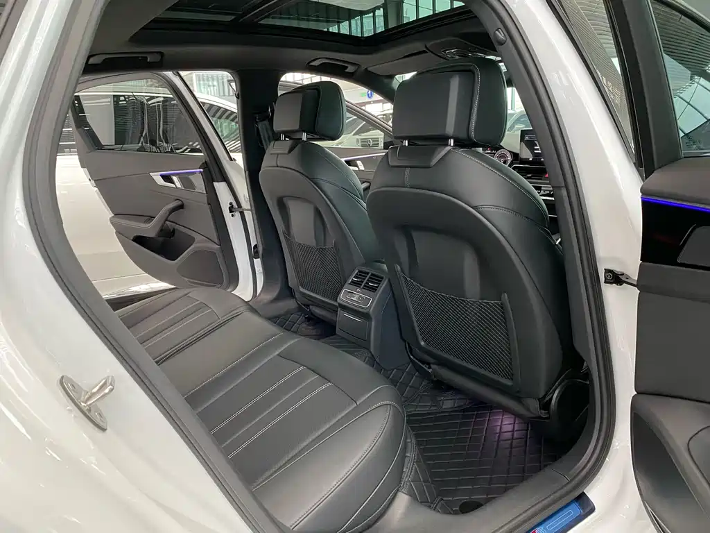 Audi A4L 2024 40 TFSI Luxury