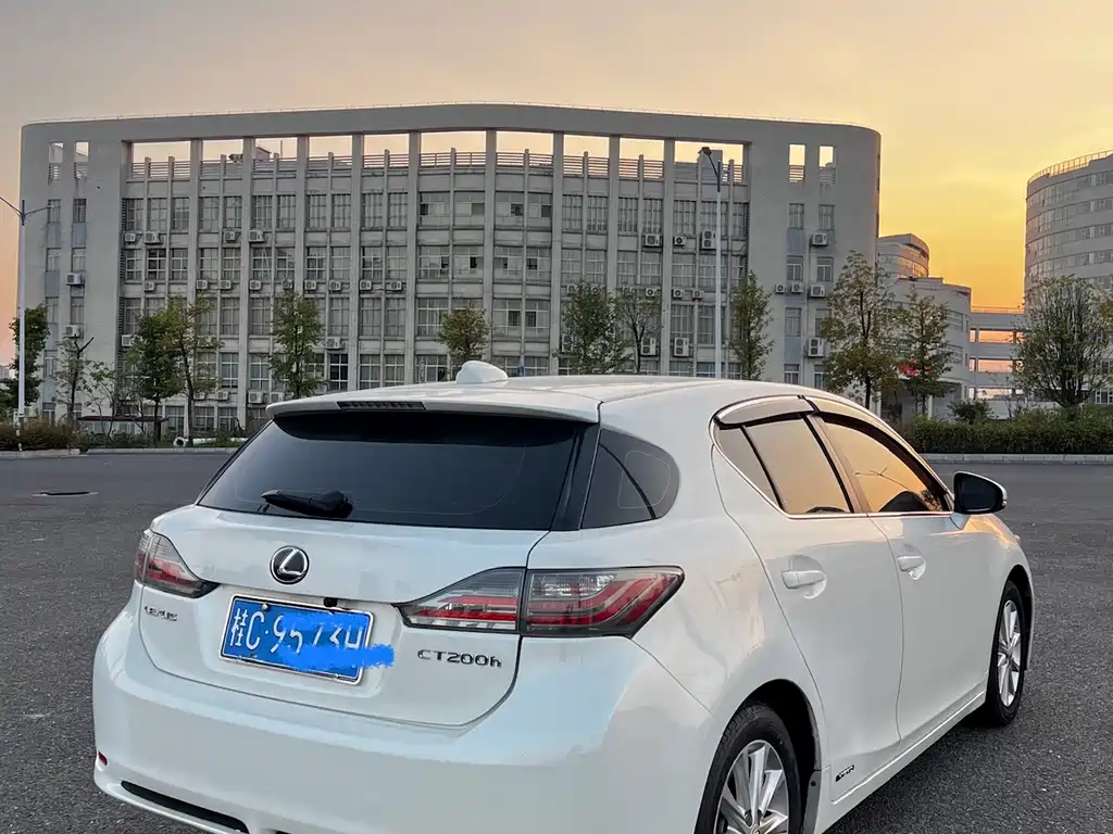 Lexus CT — миниатюра 5