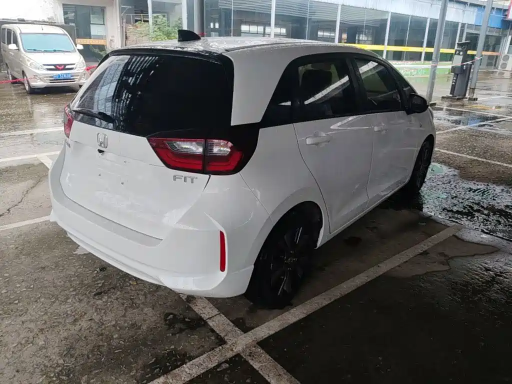 Honda Fit — миниатюра 8