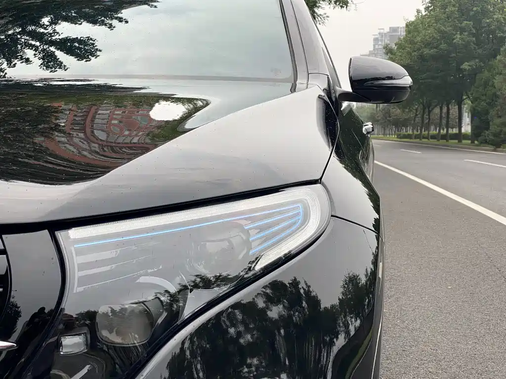 Mercedes-Benz EQC — миниатюра 9