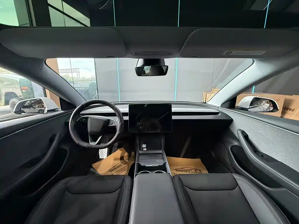 Tesla Model 3 — миниатюра 9