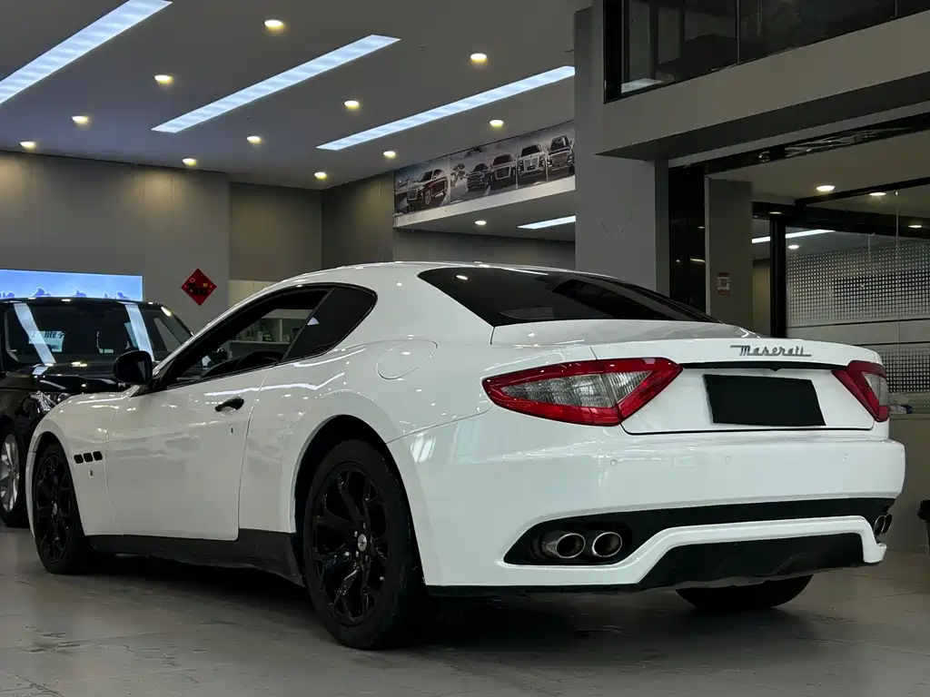 Maserati GranTurismo — миниатюра 5
