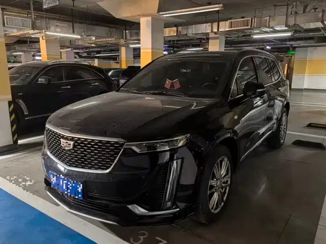 CADILLAC XT6