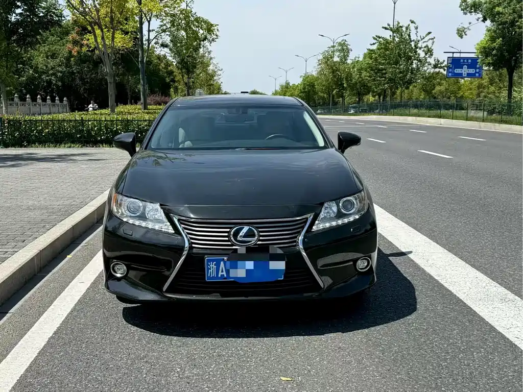 Lexus ES — миниатюра 2