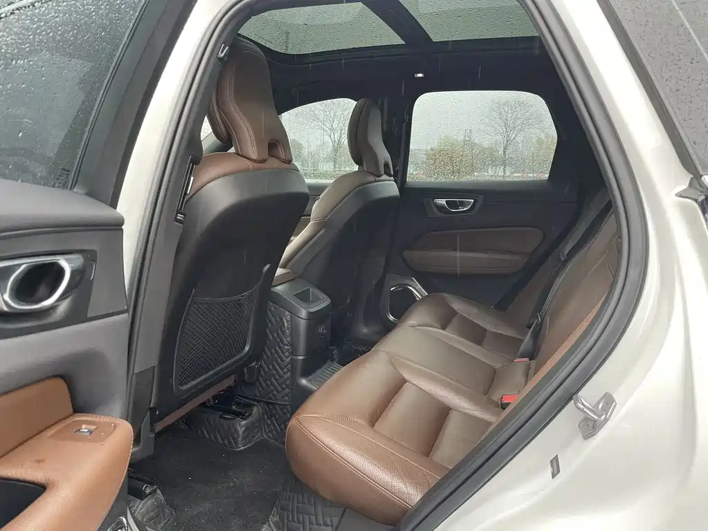 Volvo XC60 2022 T8 Luxury