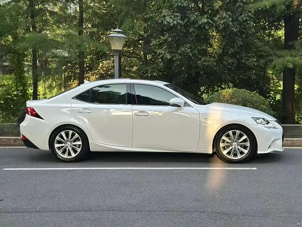 Lexus IS — миниатюра 3
