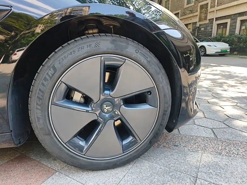 Tesla Model 3 — миниатюра 25