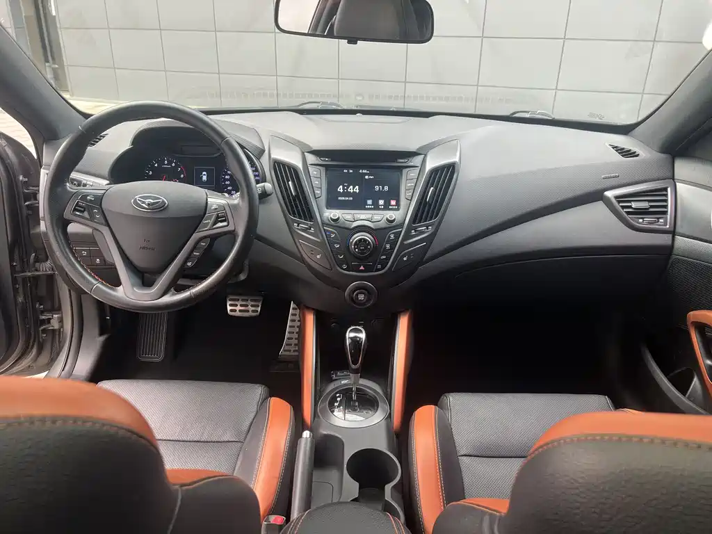 Hyundai Veloster 2015 1.6T AT Luxury