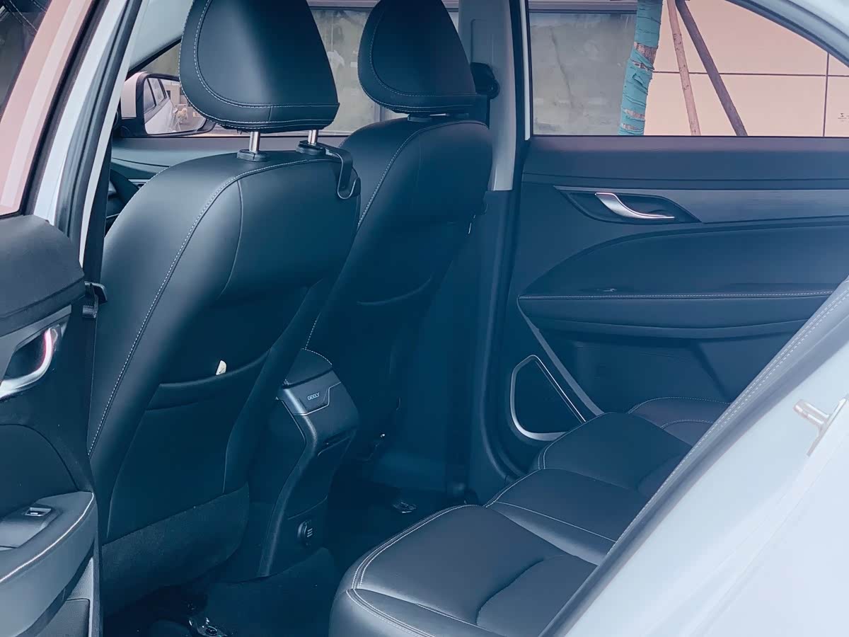 Geely Emgrand 1.5 л 2022 г. Белый, пробег 20000 км
