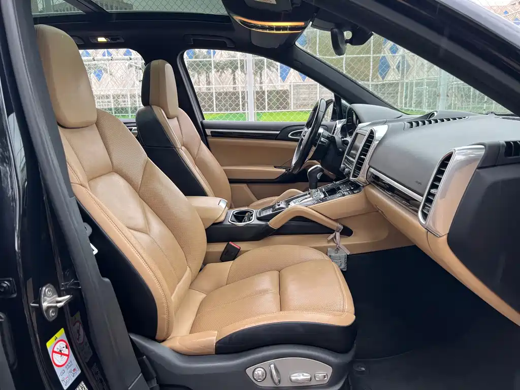 Porsche Cayenne — миниатюра 12
