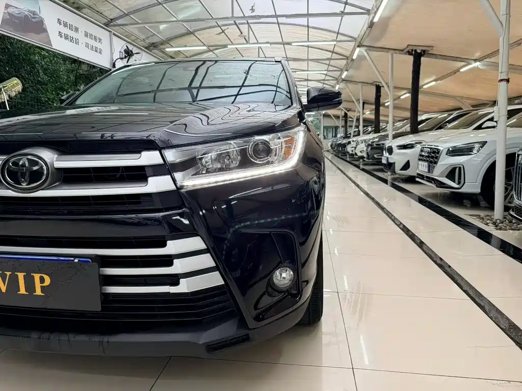 Toyota Highlander 2018 2.0T Luxury 7 мест V