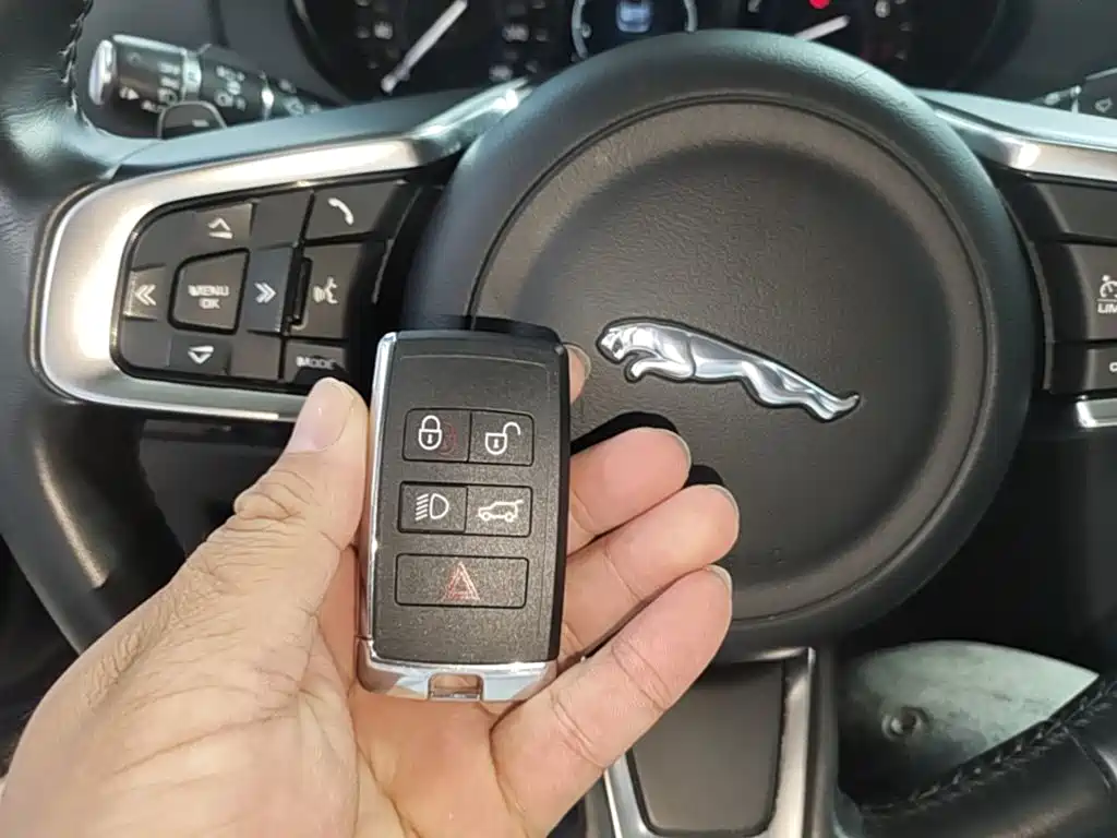 Jaguar F-PACE — миниатюра 9
