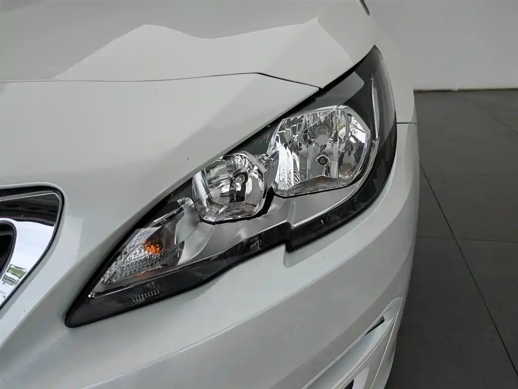 Peugeot 408 2014 1.8L AT Luxury