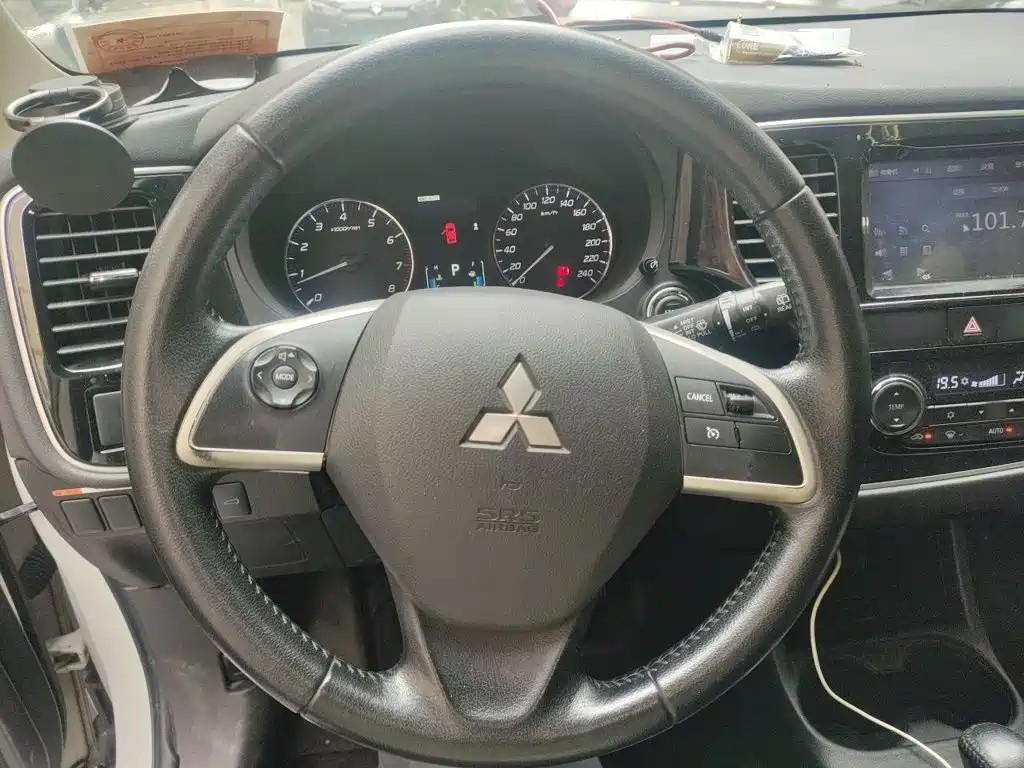 Mitsubishi Outlander (Import) — миниатюра 6