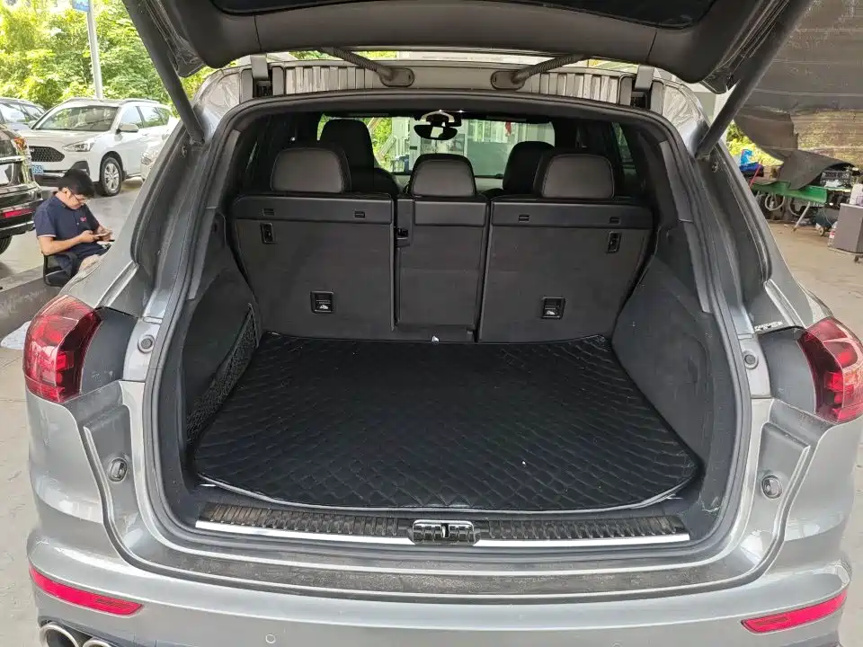 Porsche Cayenne — миниатюра 7
