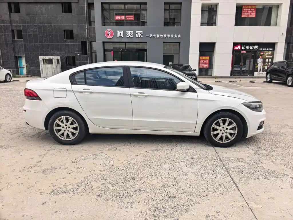 Qoros Qoros 3 — миниатюра 11