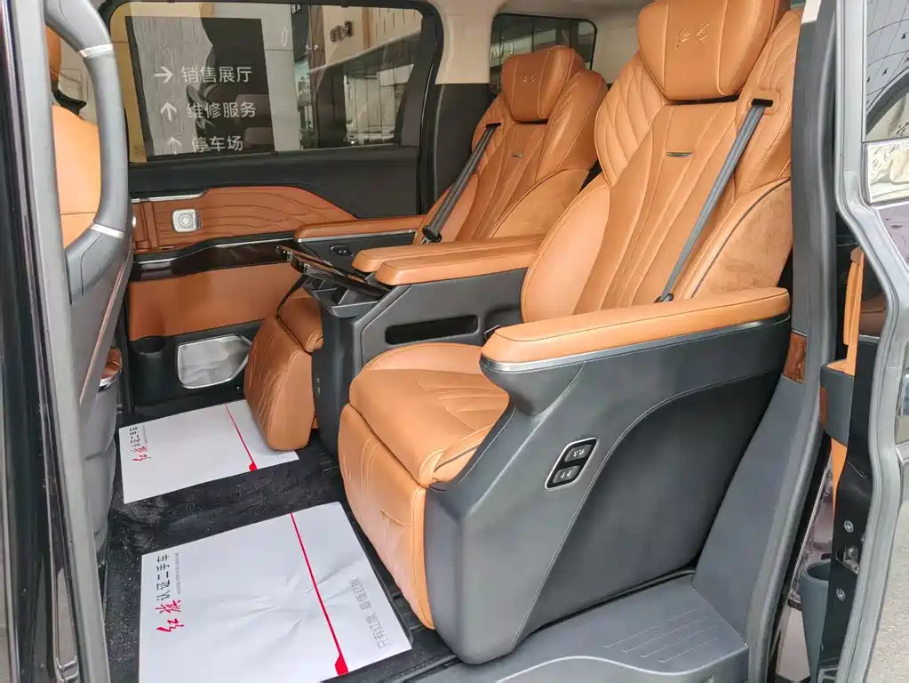 Hongqi HQ9 2023 2.0T