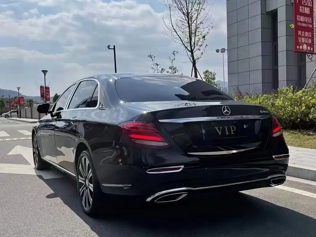 Mercedes-Benz E-Class — миниатюра 9
