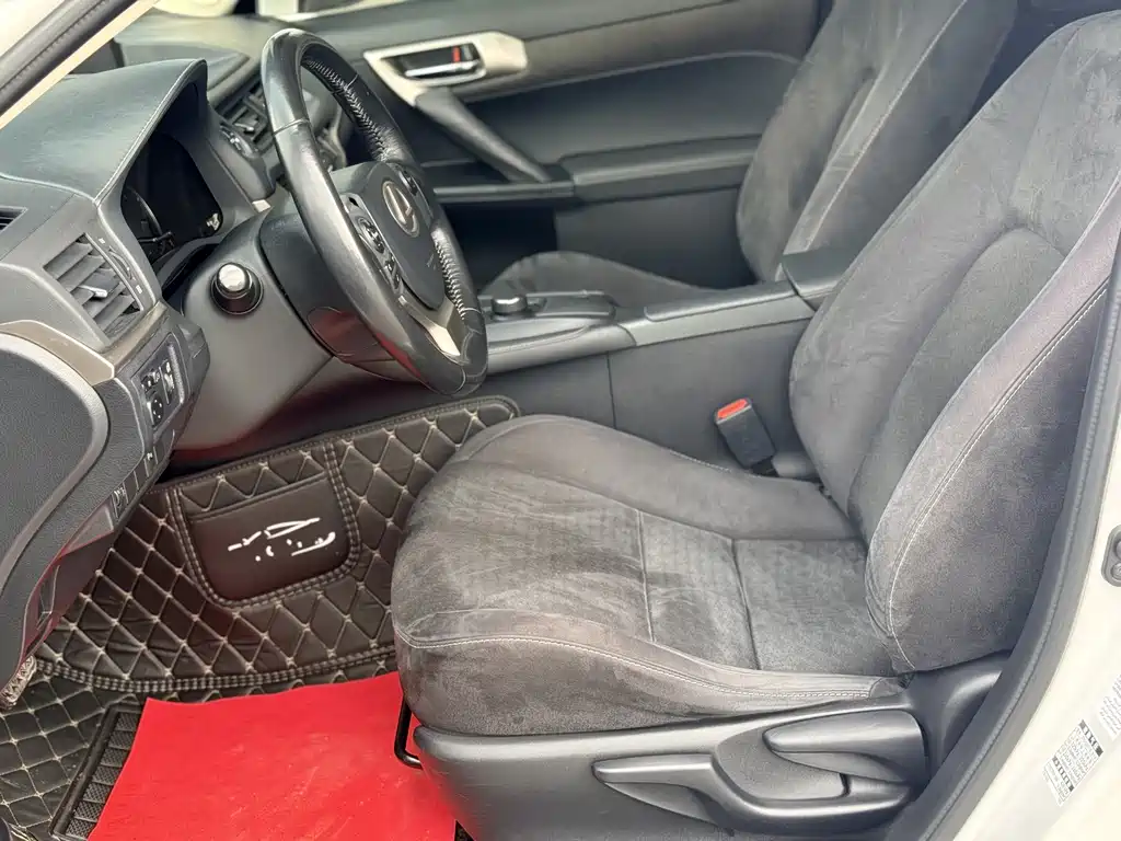Lexus CT — миниатюра 15