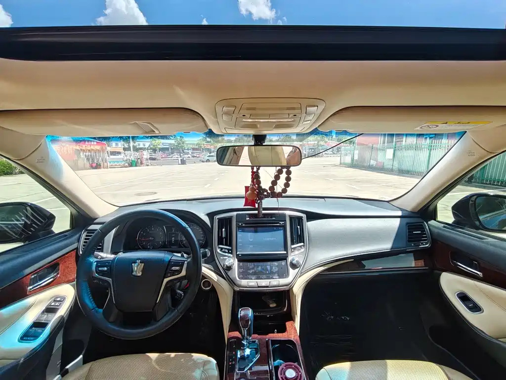 Toyota Crown — миниатюра 14