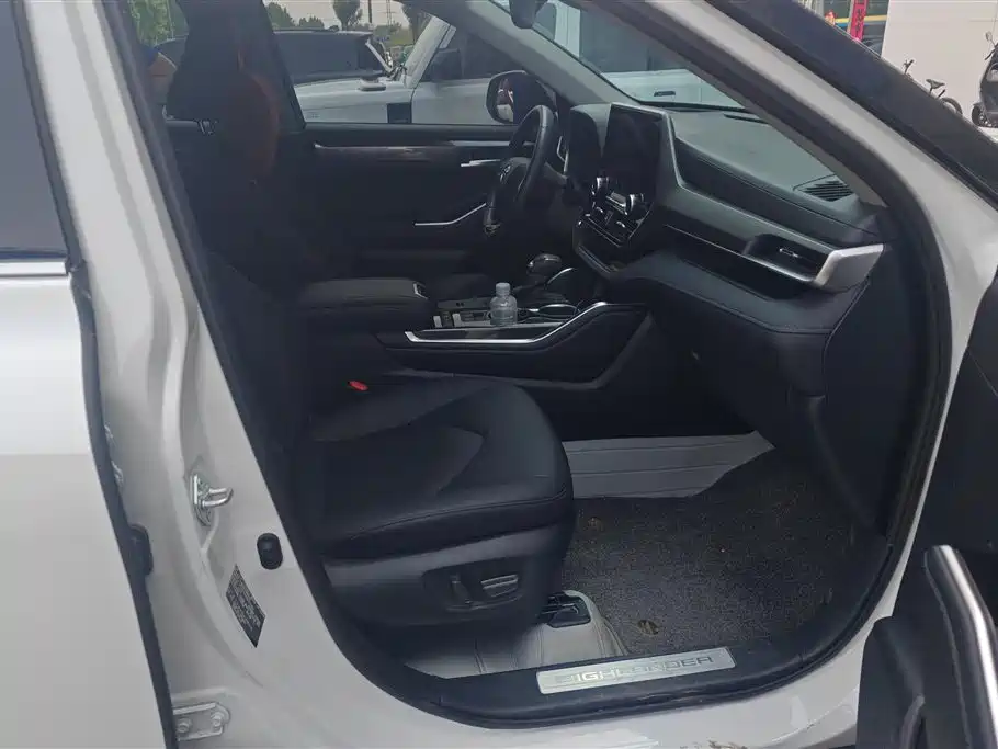 Toyota Highlander 2024 2.5L Luxury 7 мест