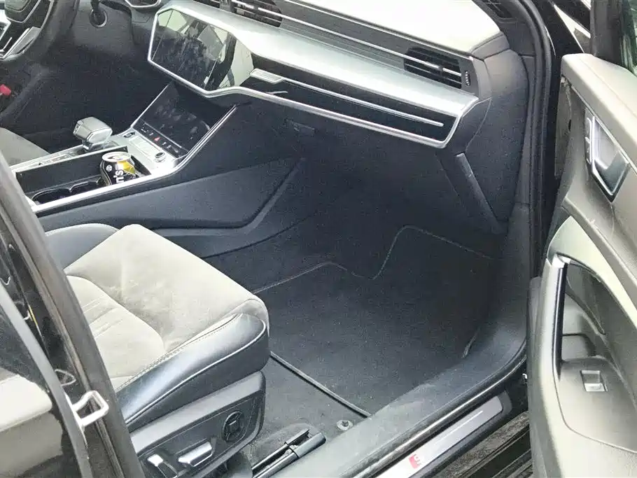Audi A6L 2023 40 TFSI Luxury