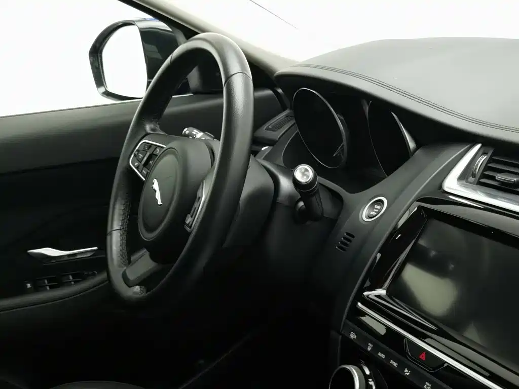 Jaguar E-PACE — миниатюра 22