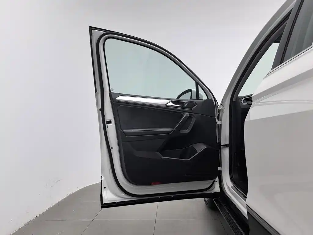 Volkswagen Tiguan L — миниатюра 8